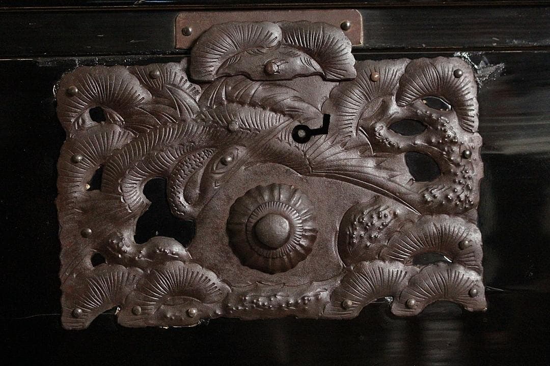 綺麗な打ち出し金具庄内箪笥　3段　タンス　収納　古家具　古民家　時代家具