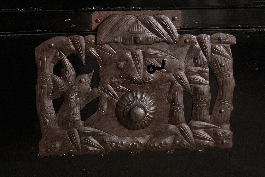 綺麗な打ち出し金具庄内箪笥　3段　タンス　収納　古家具　古民家　時代家具