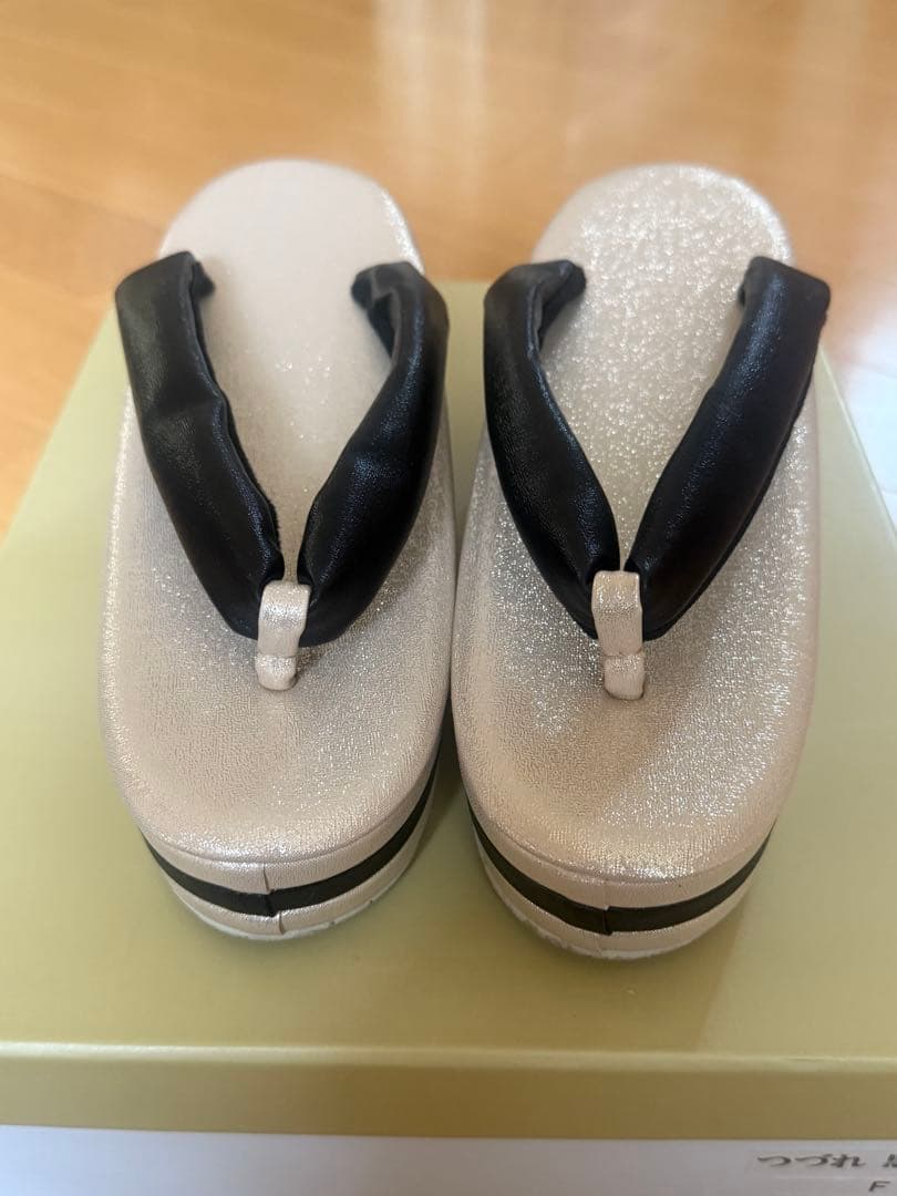 円筒形ハンドバッグ 草履セット金黒　振袖