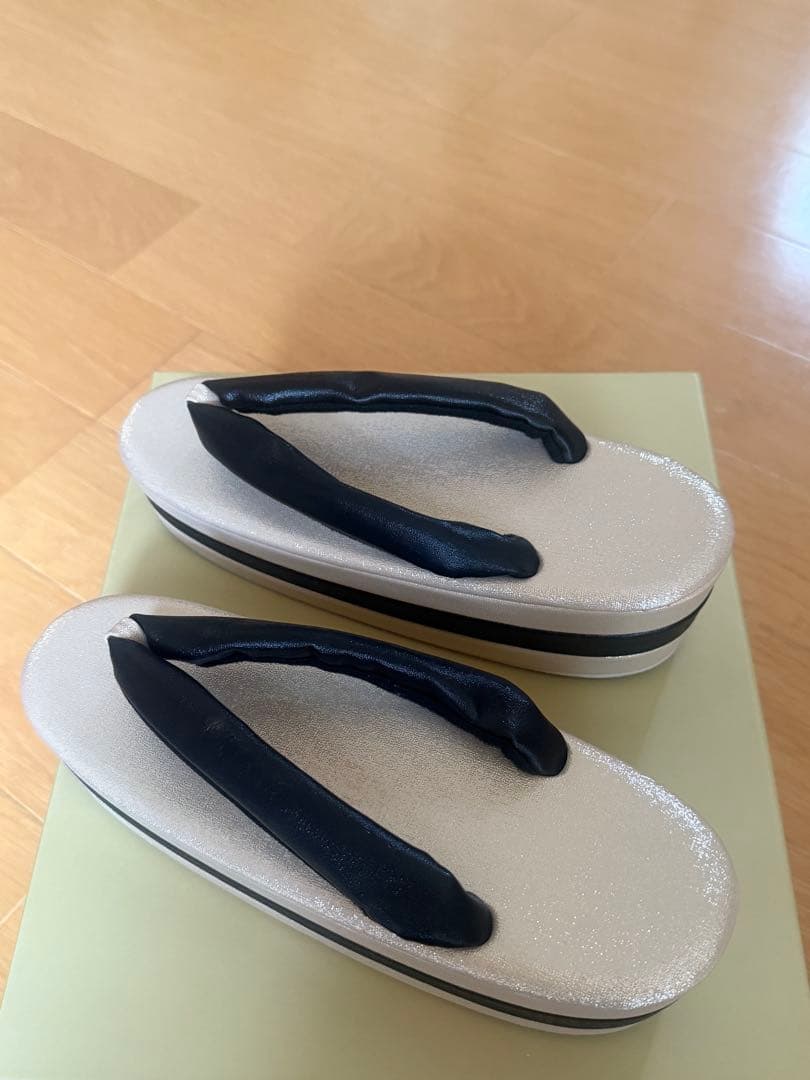 円筒形ハンドバッグ 草履セット金黒　振袖