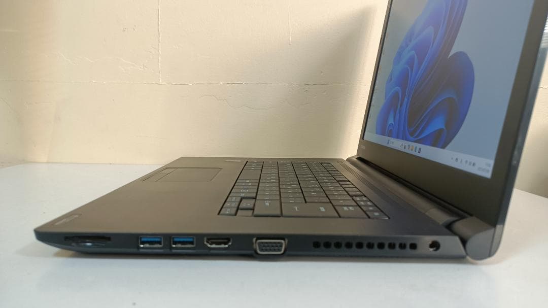 ノートパソコンTOSHIBA第五世代Core i5 SSD256G メモリ16G