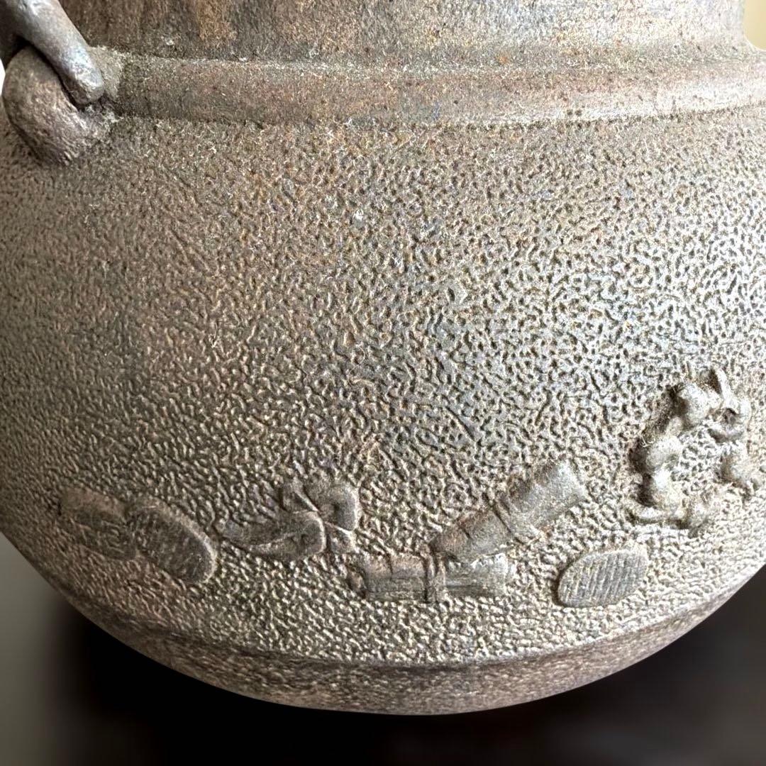 鋳鉄製浮彫り鉄瓶