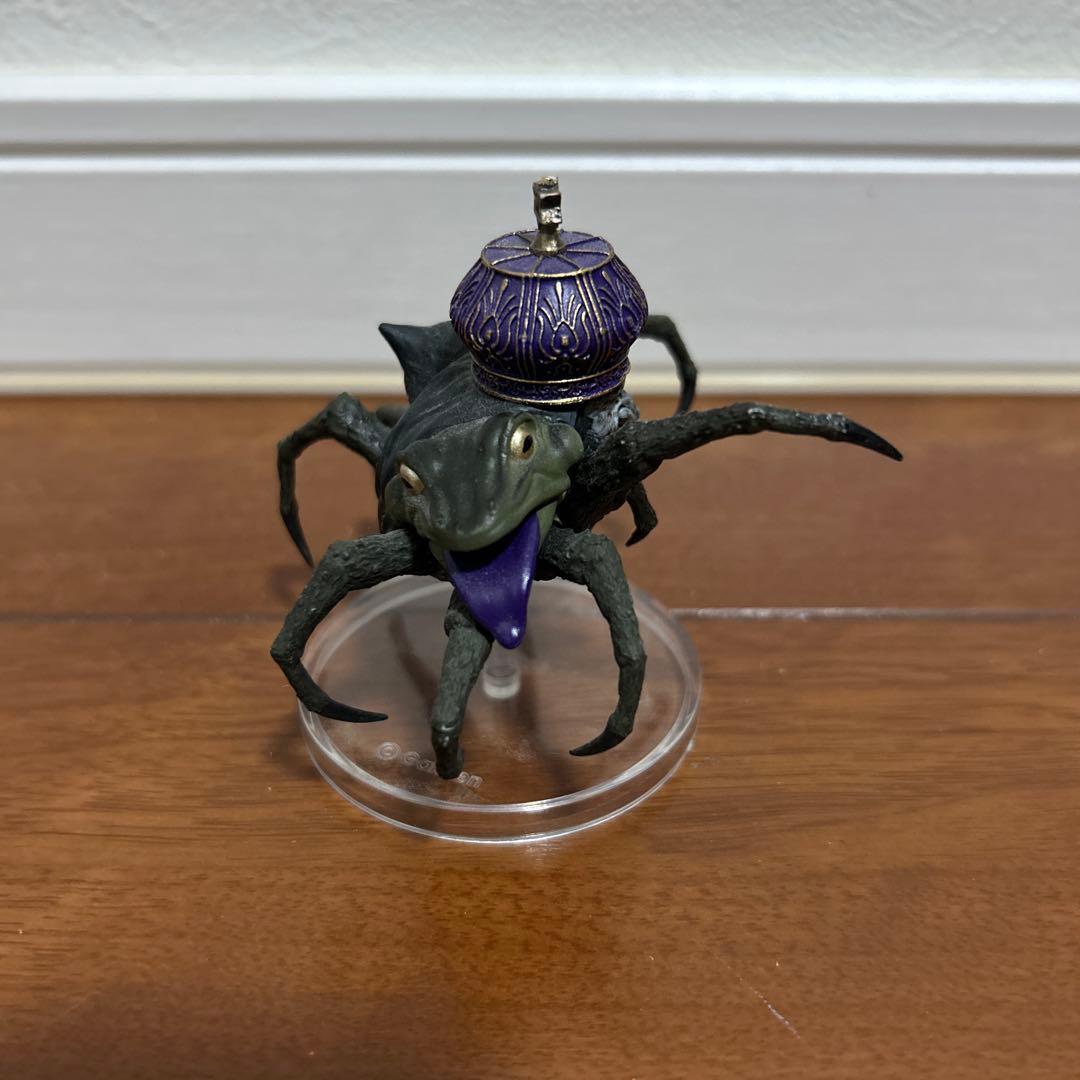 クモ型フィギュア 黒・紫 装飾帽子付き