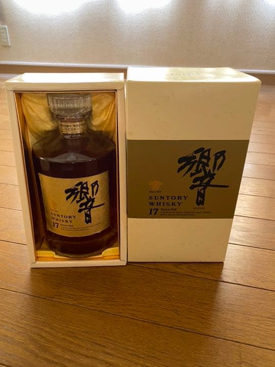 サントリー　ウイスキー　響　17年 ゴールドラベル 750ml （専用化粧箱入