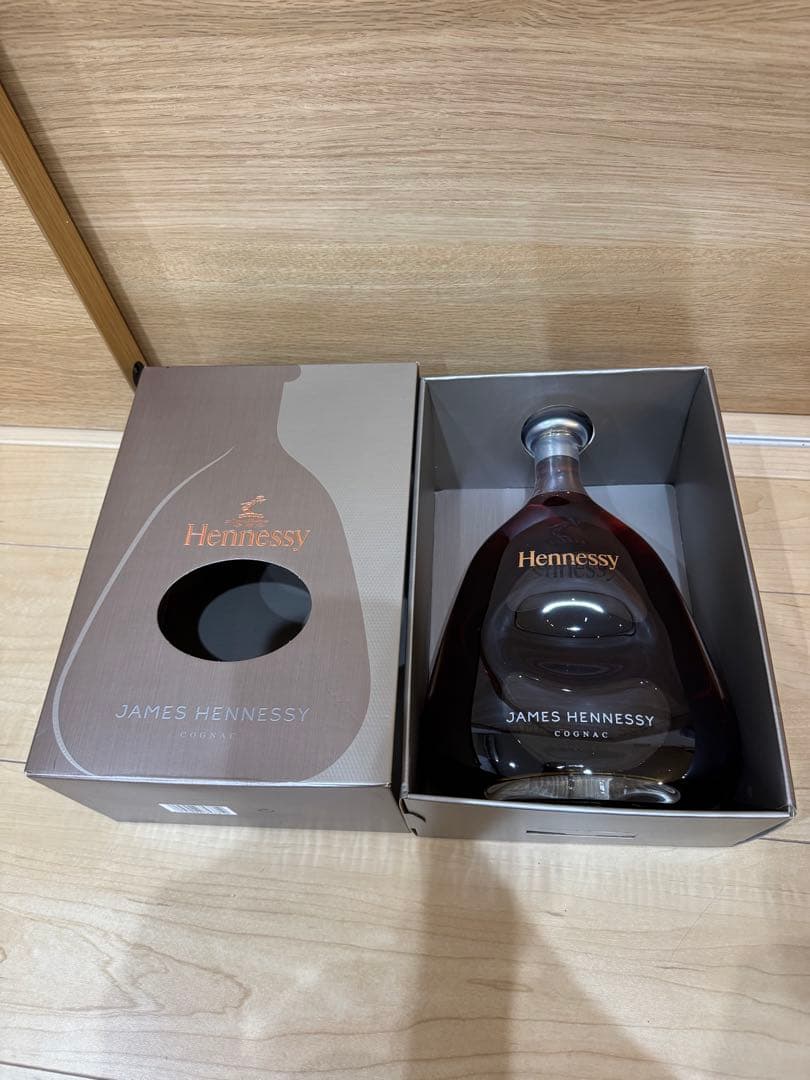 HennessyのJames Hennessyコニャック、ボックス入り　未開封