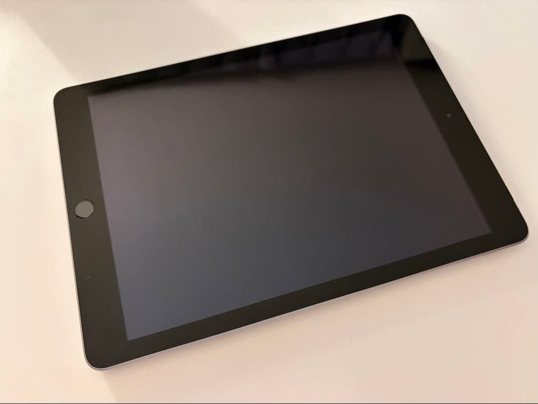 iPad（第5世代）Wi-Fi+Cellular 32GB