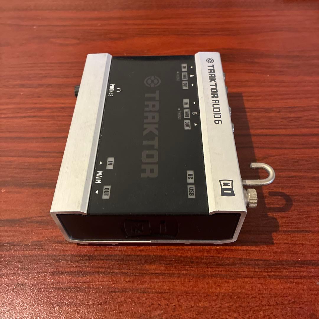 TRAKTOR AUDIO 6 DJオーディオインターフェース