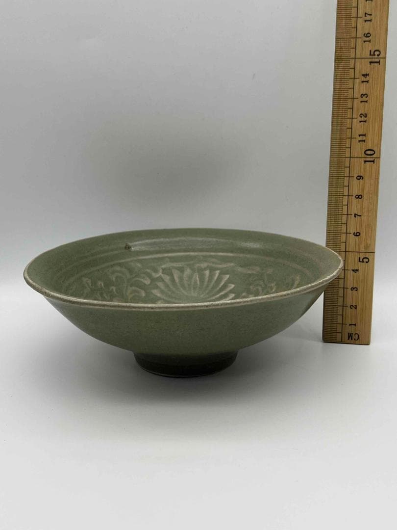 宋時代　青磁　耀州窯刻花碗　龍泉盞　茶碗　【旧家蔵出し】 唐物(A-64)