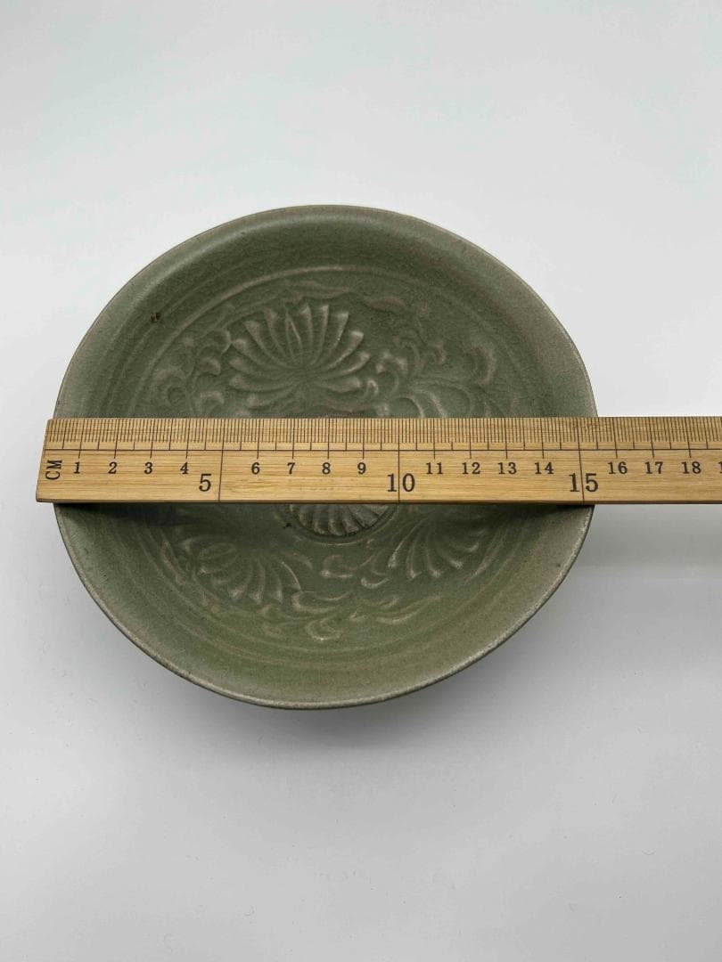 宋時代　青磁　耀州窯刻花碗　龍泉盞　茶碗　【旧家蔵出し】 唐物(A-64)