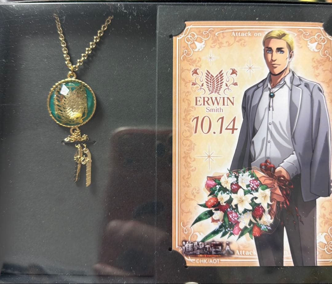 進撃の巨人 エルヴィン誕生日 ループタイチャーム&プロマイドセットIGストア