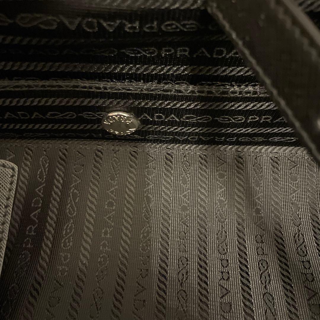 PRADA ブラック キャリーケース　保存袋付き。