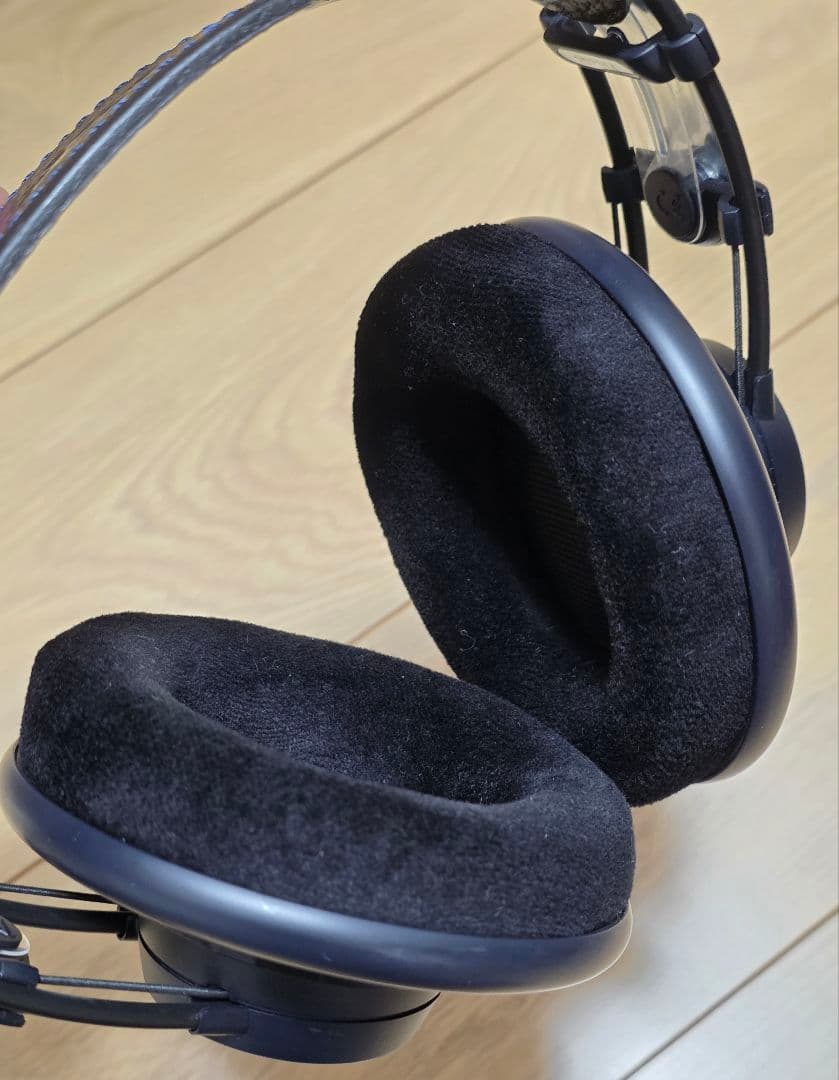 AKG K702 開放型ヘッドホン✨️交換用新品イヤーパッド付✨️