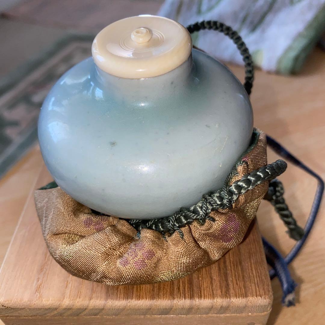 青磁茶入れ　元時代　蓋、仕覆付き