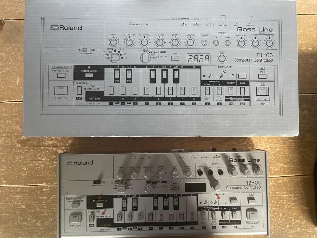 Roland TB-03 アナログシンセサイザー