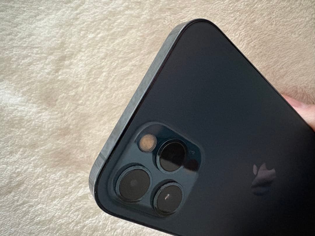 Apple iPhone 12 Pro 青 ケース付き