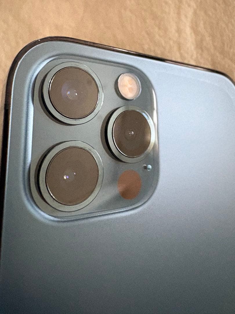 Apple iPhone 12 Pro 青 ケース付き