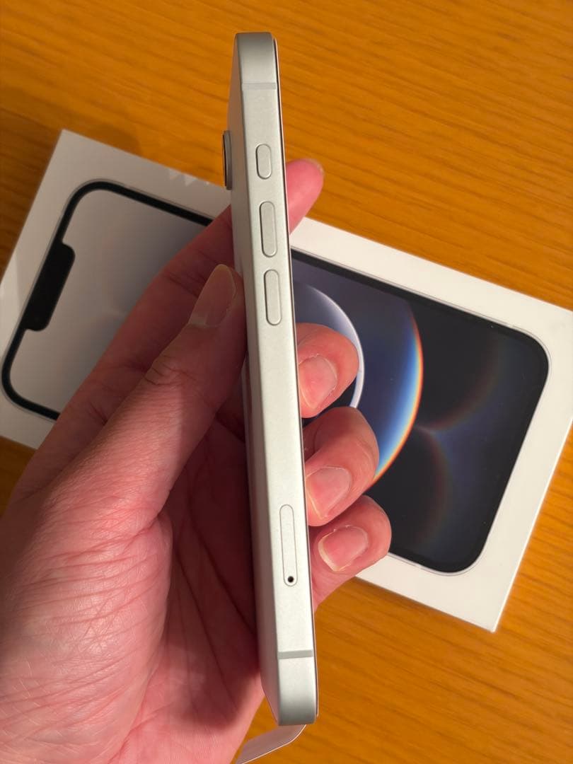 Apple iPhone16e SIMフリー 128GB ホワイト