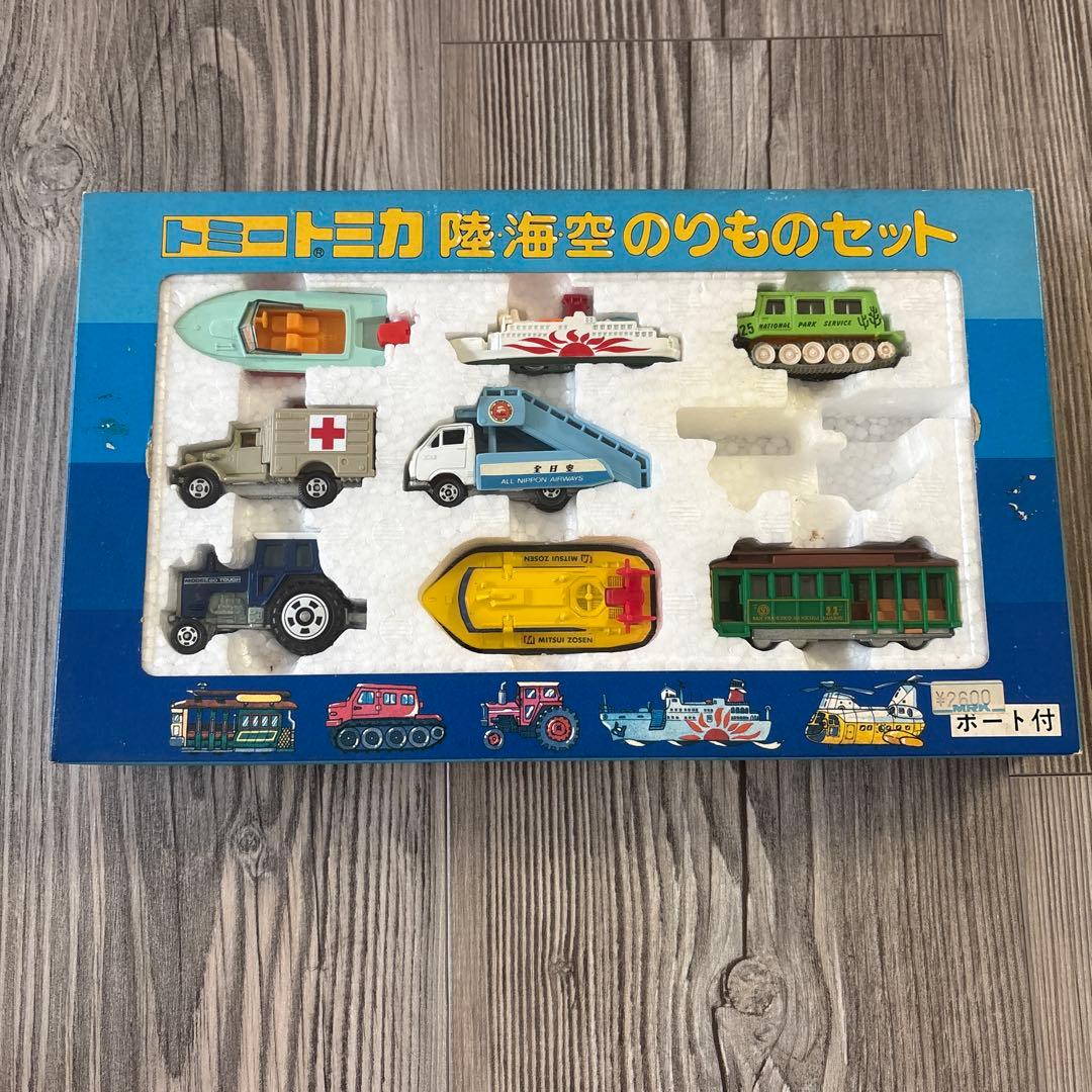 トミカ 陸海空のりものセット ボート付き〈1台欠品〉