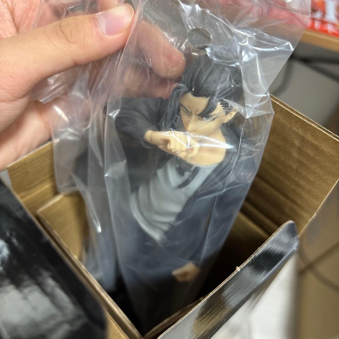 一番くじ進撃の巨人A賞女型の巨人+ラストワン賞エレン巨人　b賞エレンとアニ