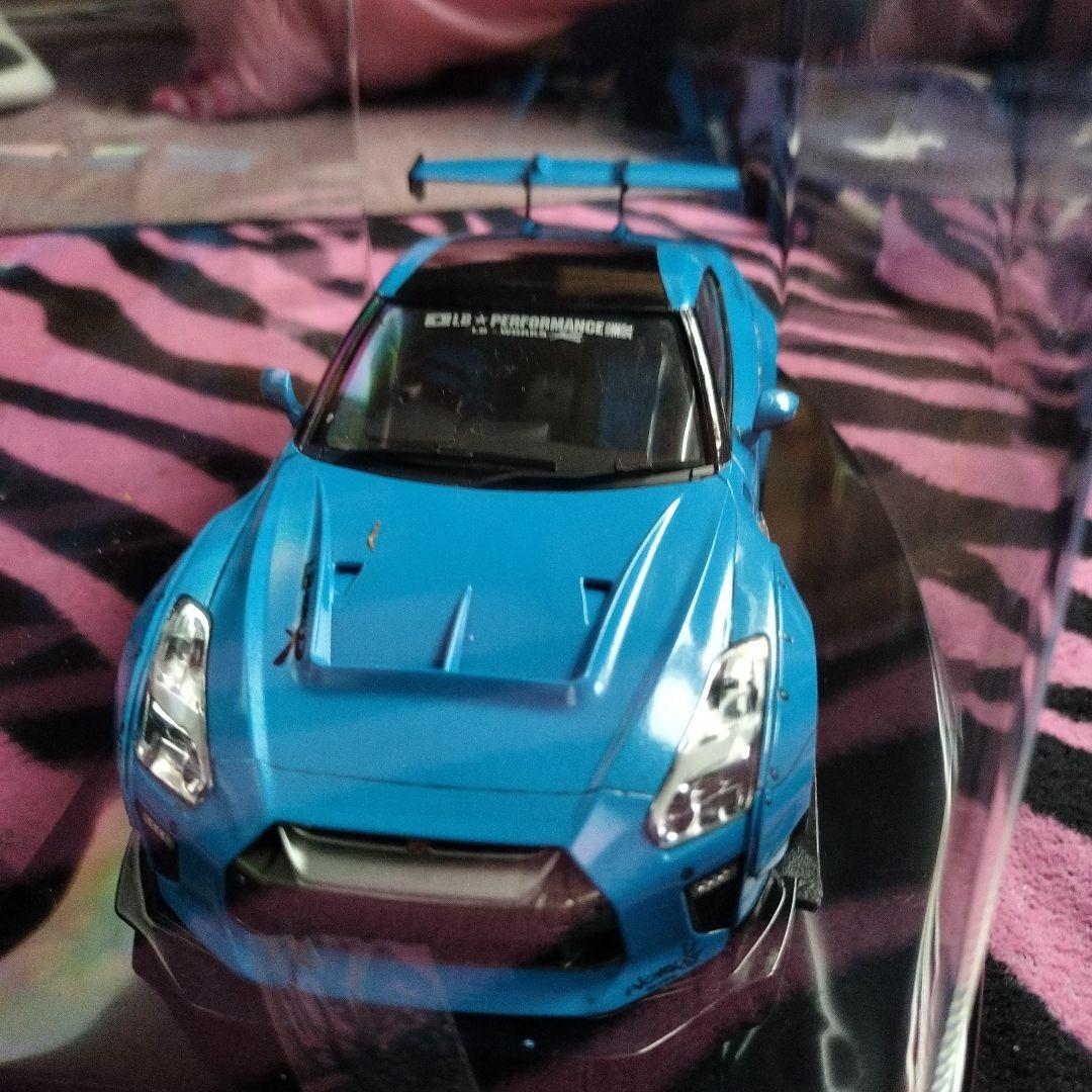 Nissan GT-R 1/18 スケールモデル 青