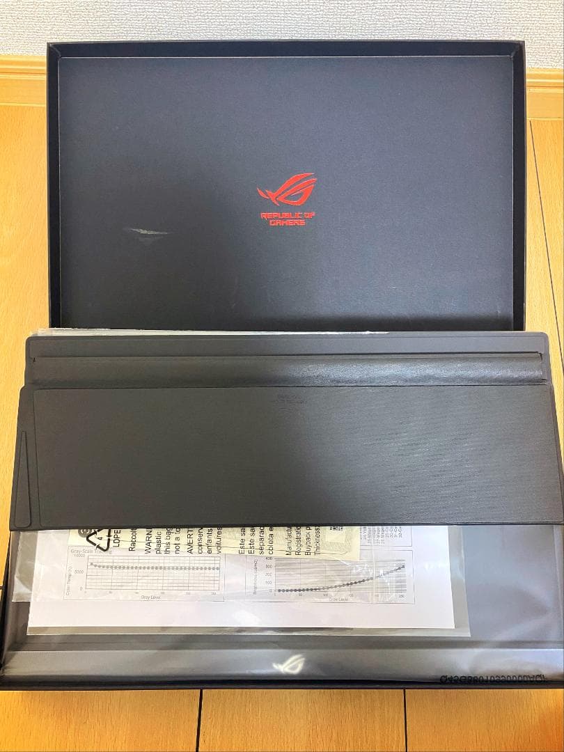 ROG STRIX XG17 ポータブルゲーミングモニター
