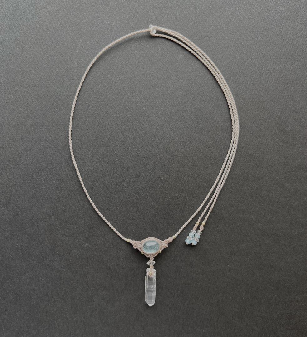 ヒマラヤ産クリスタル+アクアマリンのマクラメ編み 天然石ネックレス
