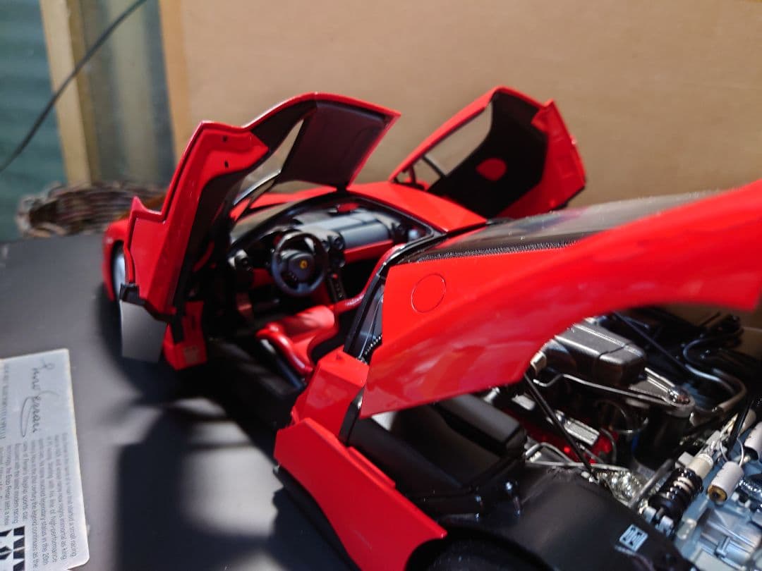 タミヤ　1/12 エンツォフェラーリ　セミアッセンブルモデル (箱に難アリ)