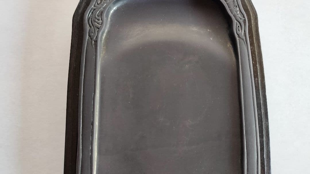 唐硯 (彫刻模様入り、硯箱入り)