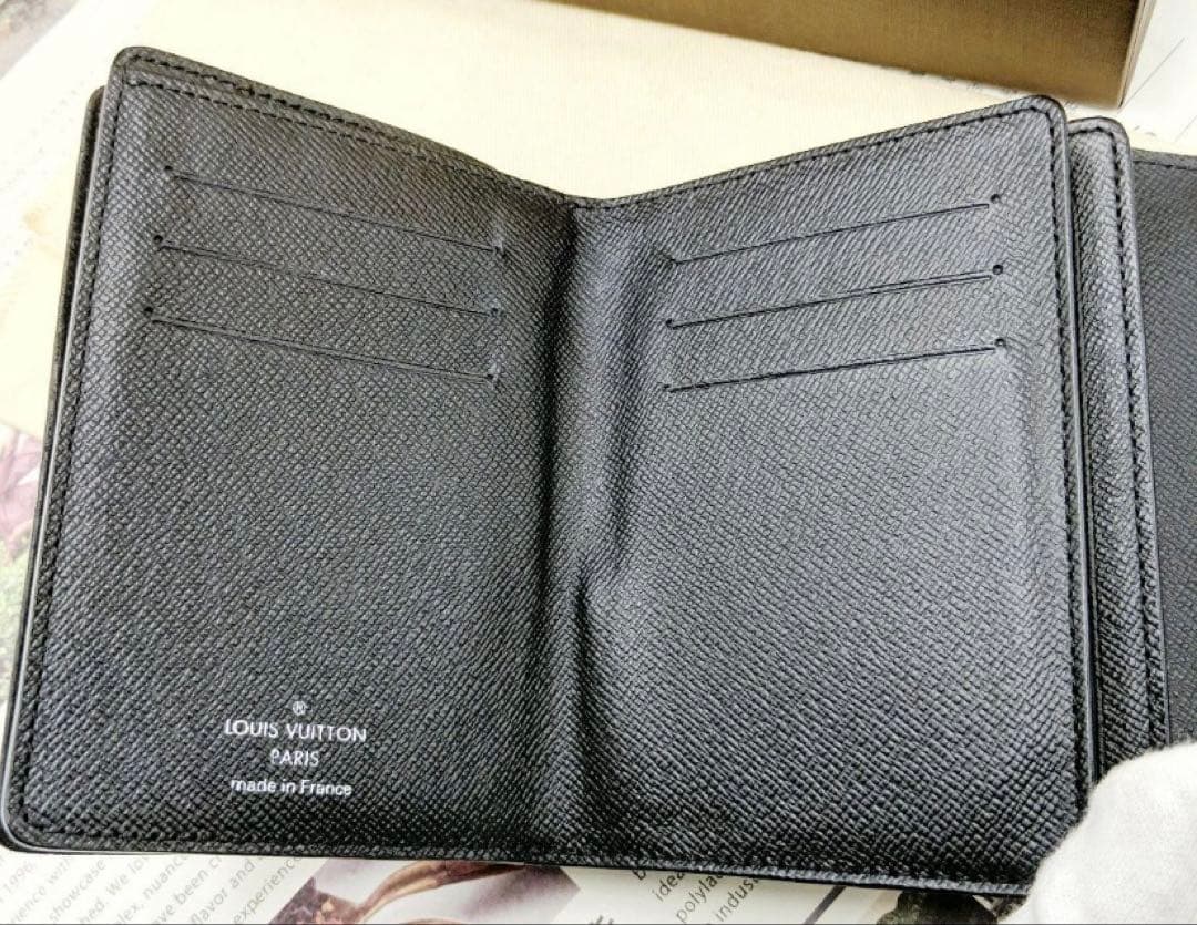 ルイヴィトン エピ ジョイ 二つ折り財布 黒 大人気　クリスマス