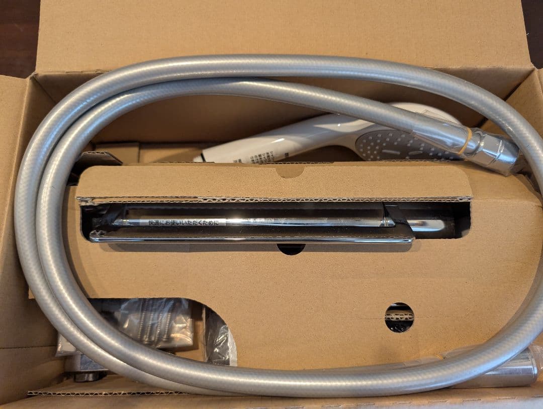 ハンドシャワー 　TOTO　壁付サーモスタット混合水栓　TBYO14型