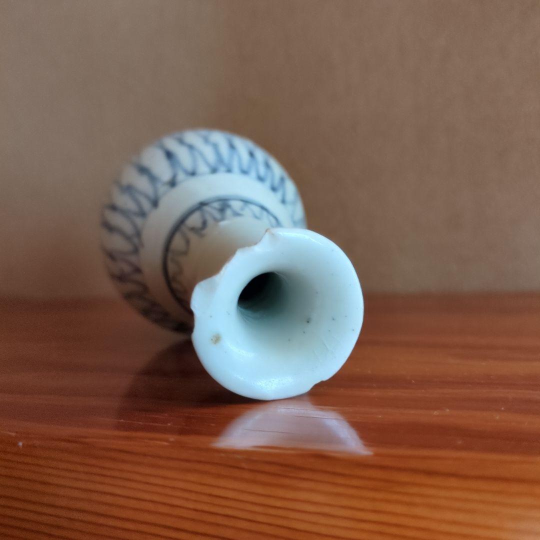 青いストライプ模様の陶器花瓶　骨董品　初期伊万里　徳利