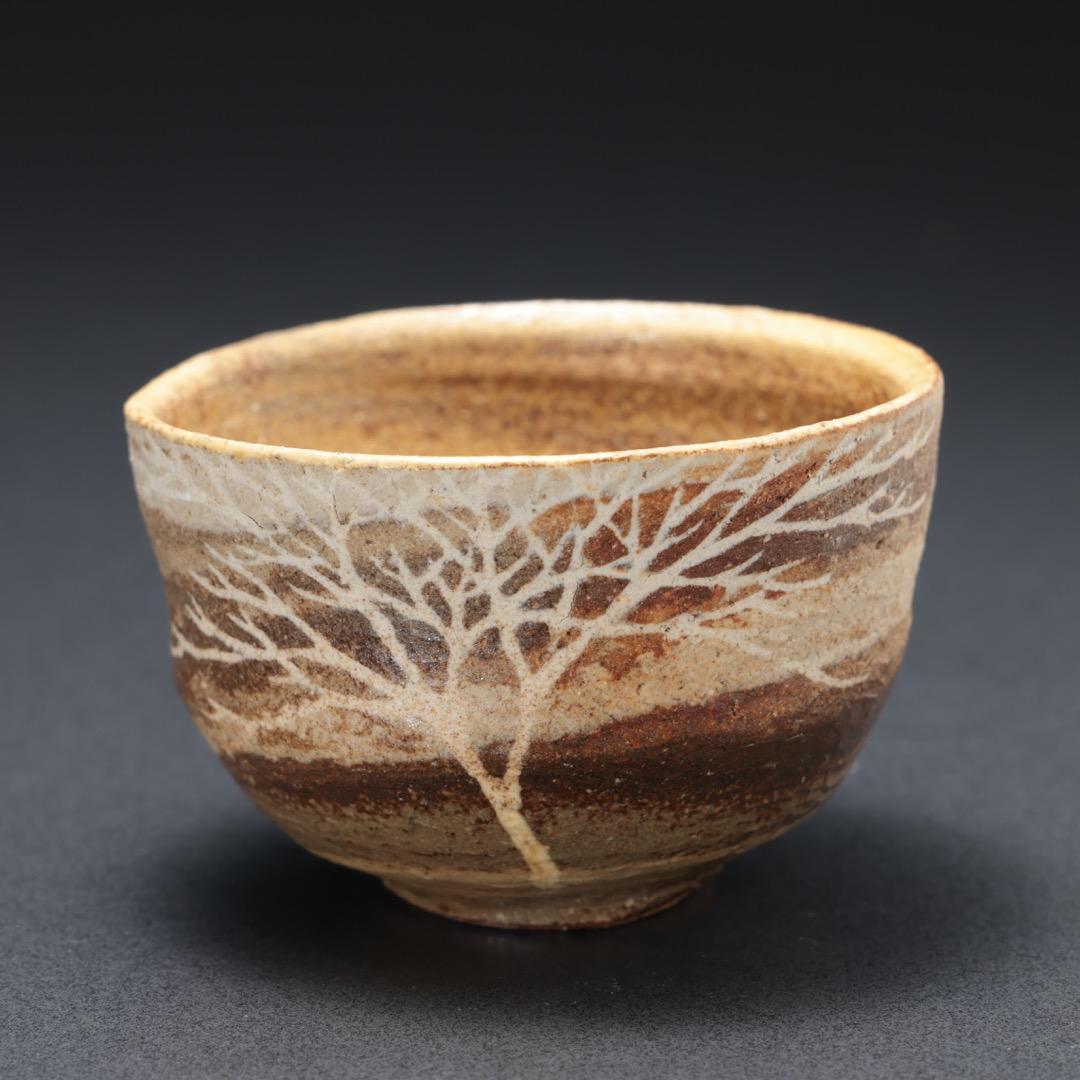 【ぐい呑・盃】 象嵌樹木文 ぐい呑み 佐伯守美作　共箱　R1187ダU