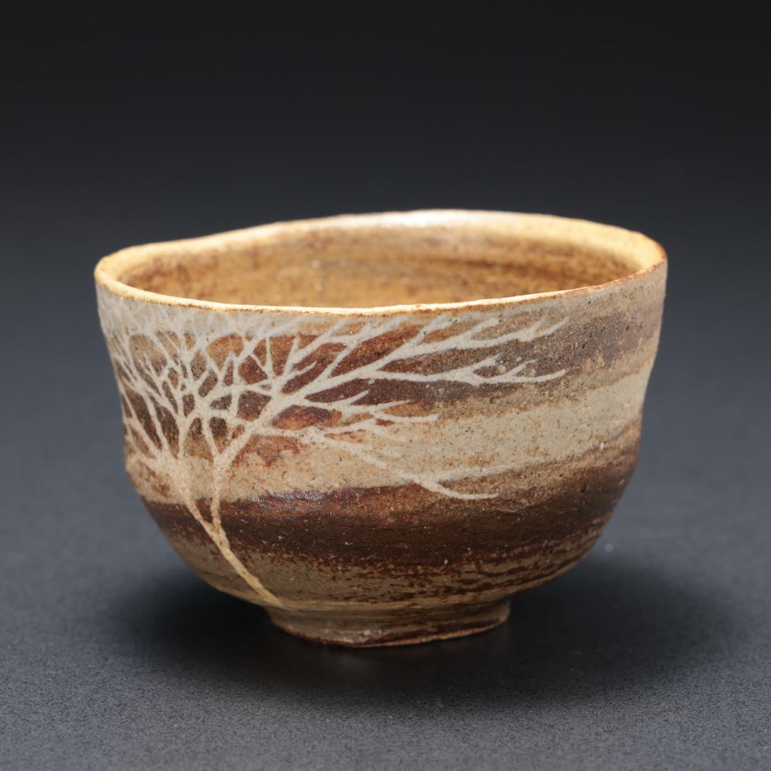 【ぐい呑・盃】 象嵌樹木文 ぐい呑み 佐伯守美作　共箱　R1187ダU