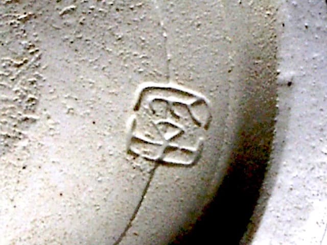 京焼・清水焼　新井謹也 作　淡青釉　文字　花瓶　無傷　共箱。