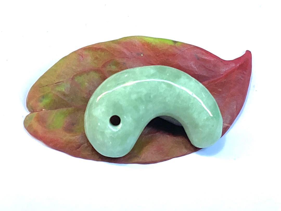 鑑別書付‼️限定品*人気の平塚古墳型 ジェダイト糸魚川翡翠勾玉‼️コレクション級