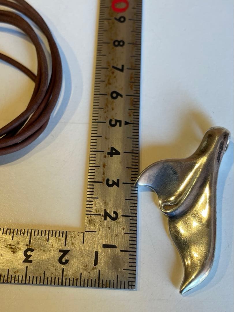 BWL(ビルウォールレザー)L WHALE TAIL PENDANT