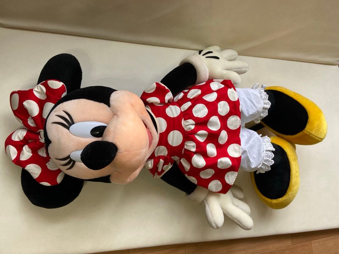 ミニーマウス ぬいぐるみ (身長1m、子どもより大きい)