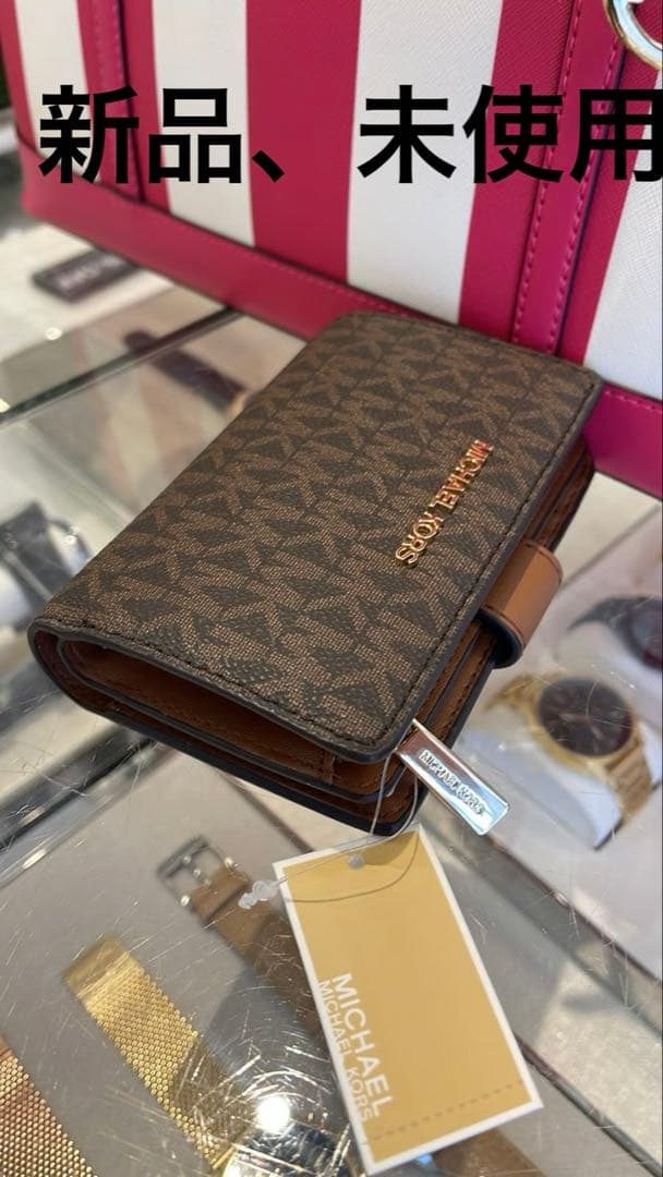バ*。様 ❤️[新品、未使用]❤️Michael Kors 二つ折りシグネチャー