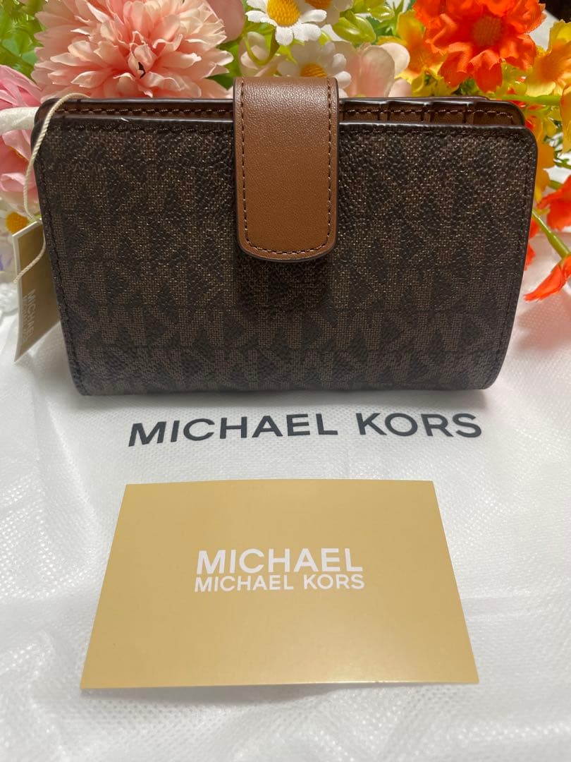 バ*。様 ❤️[新品、未使用]❤️Michael Kors 二つ折りシグネチャー