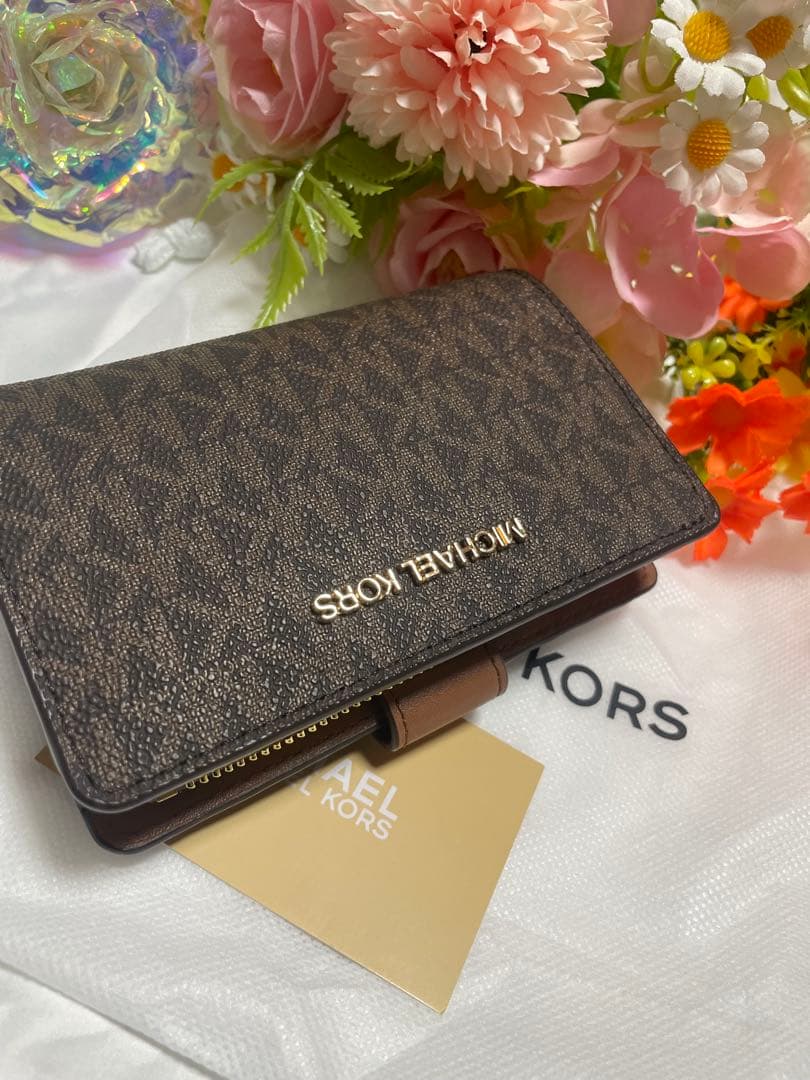 バ*。様 ❤️[新品、未使用]❤️Michael Kors 二つ折りシグネチャー