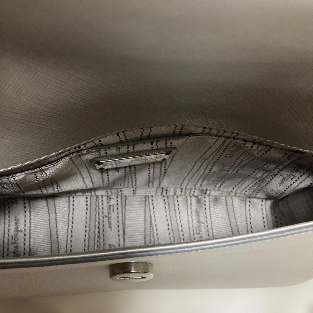 未使用 フェラガモ シルバー チェーン ショルダーバッグ 銀 イタリア製 布袋