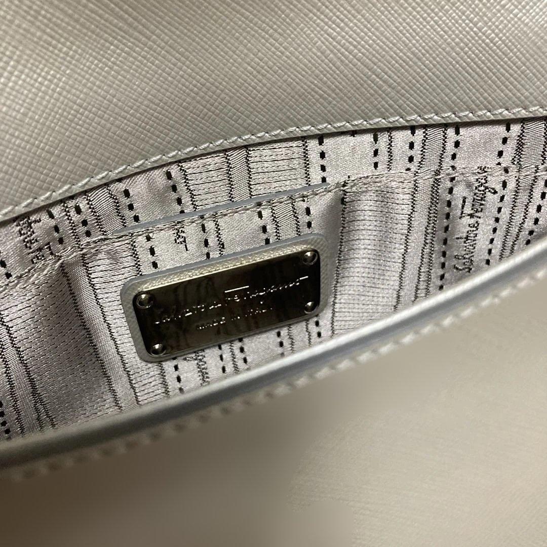 未使用 フェラガモ シルバー チェーン ショルダーバッグ 銀 イタリア製 布袋