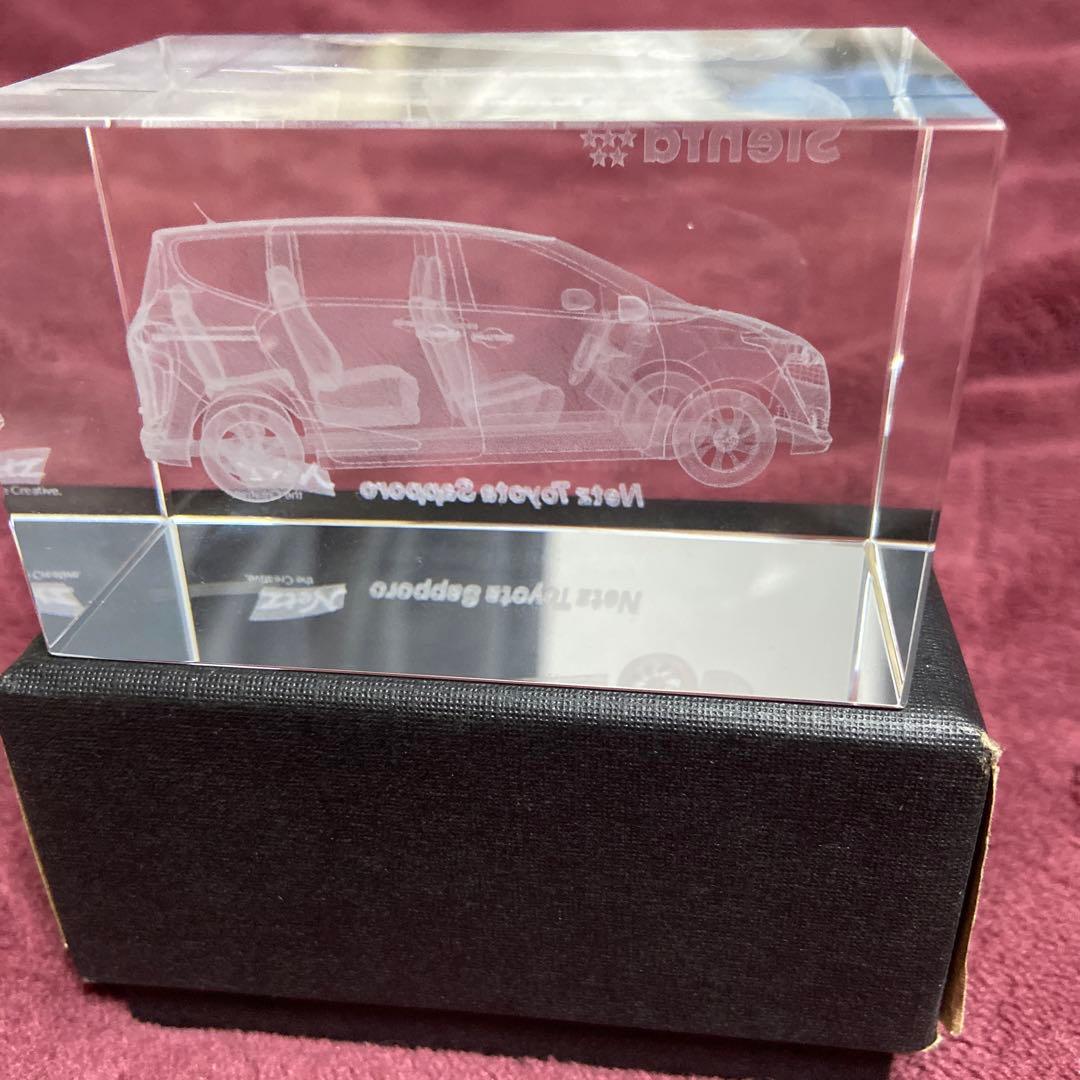 シエンタ　クリスタル　ガラス置物　大