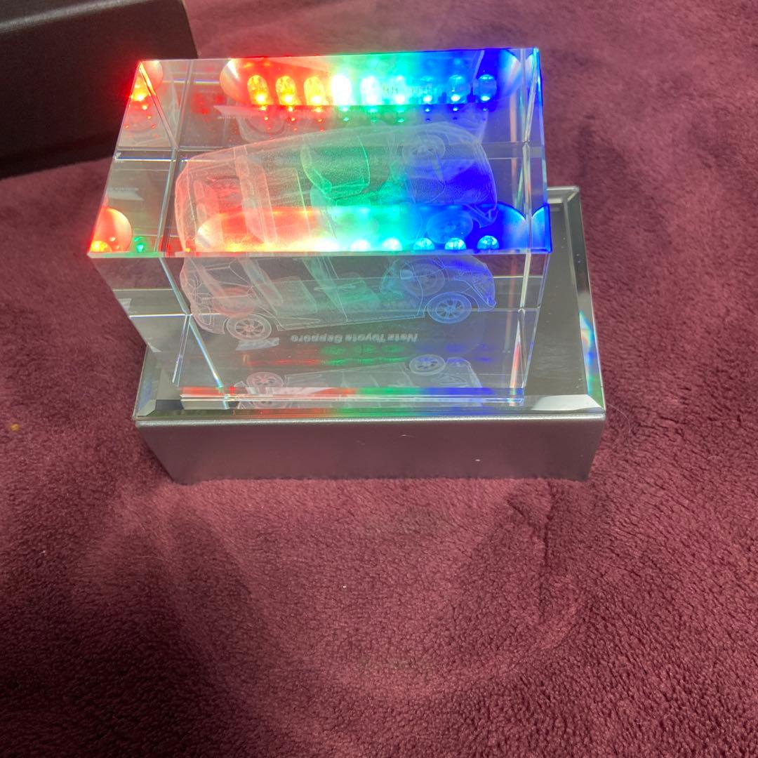 シエンタ　クリスタル　ガラス置物　大