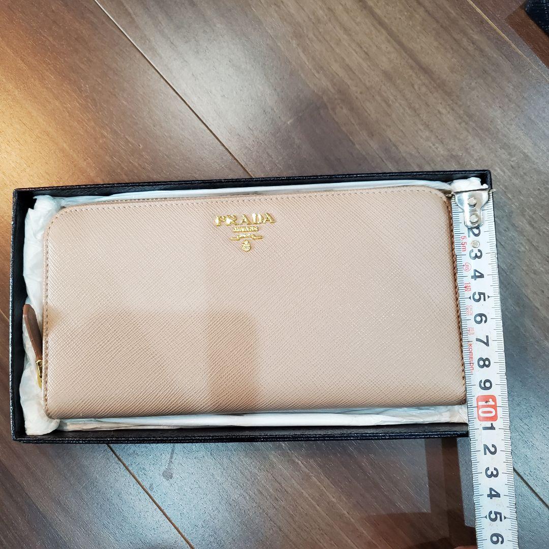 長財布プラダ