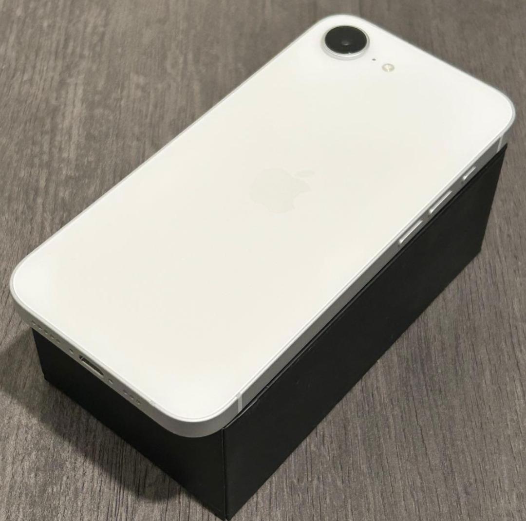 バッテリー100％【ほぼ未使用】iPhone 16e｜128GB｜SIMフリー