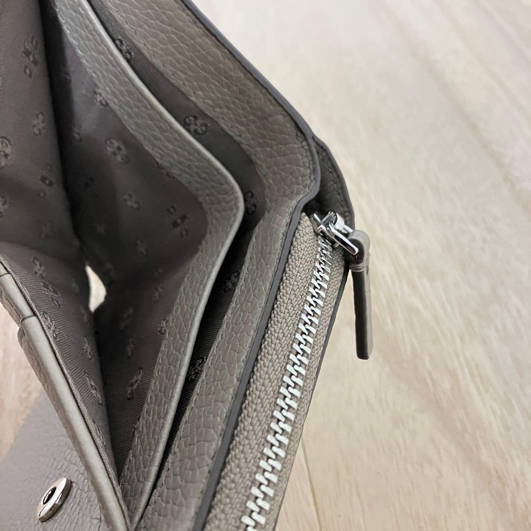未使用✨ トリーバーチ✨二つ折り財布✨グレージュ✨レザー ✨コンパクト