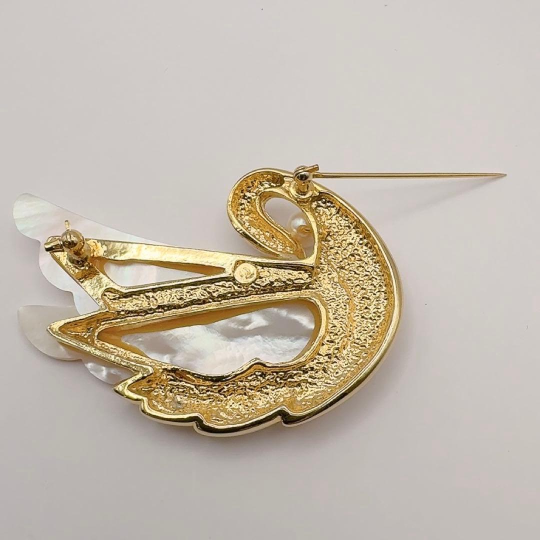 ⭐️SALE⭐【美品】タサキ　ブローチ　アコヤパール　白蝶貝　白鳥モチーフ
