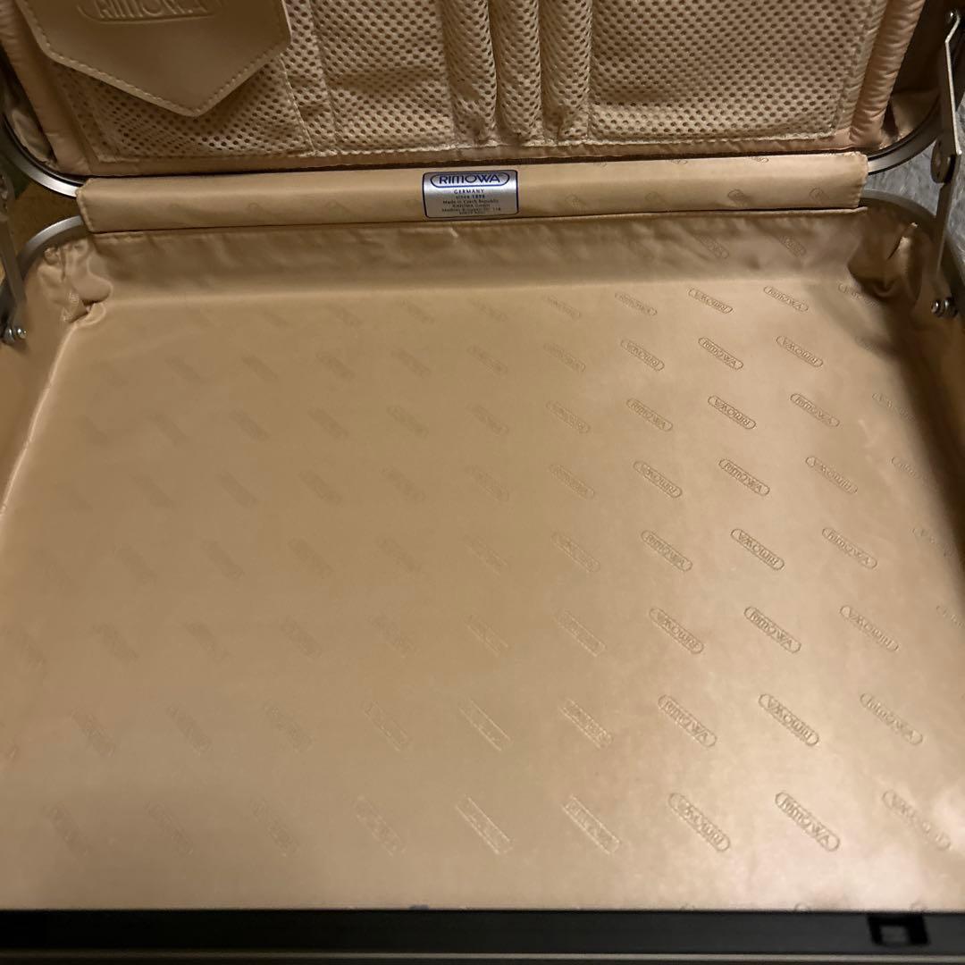 美品　リモワ アタッシュケース ポリカーボネート 18L ビジネス