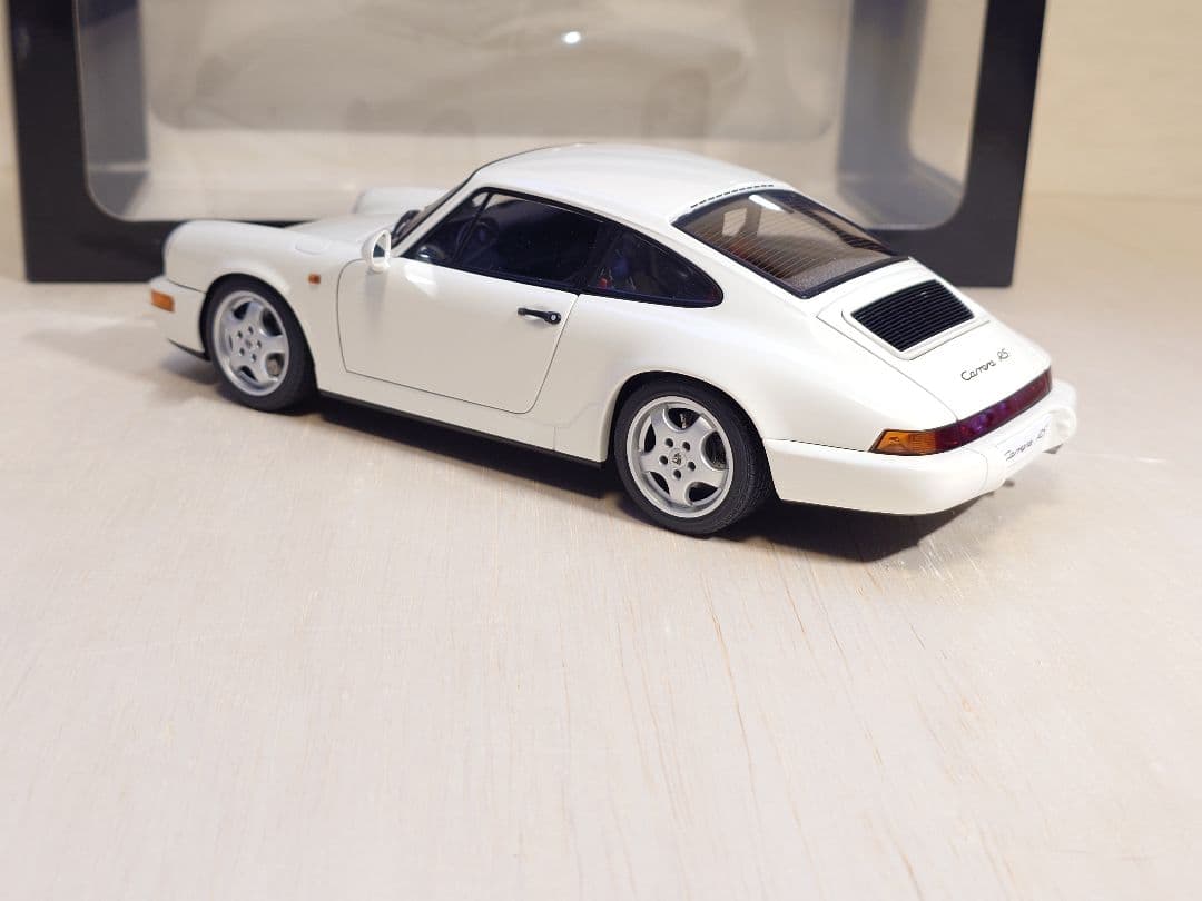ポルシェ 911 カレラ ホワイト 1/18 オートアート 一部欠けあり